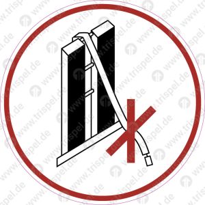 Fahrverbot für Wagen mit herunterhängenden Spannungsgurten